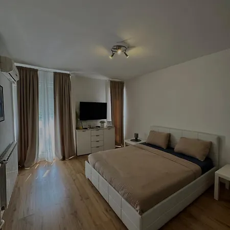 Flora Apartment